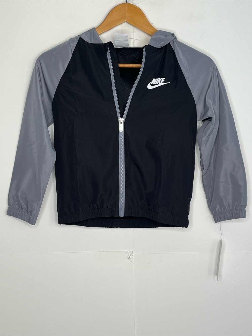 Nike Boys Light Weight Jacket Size 7